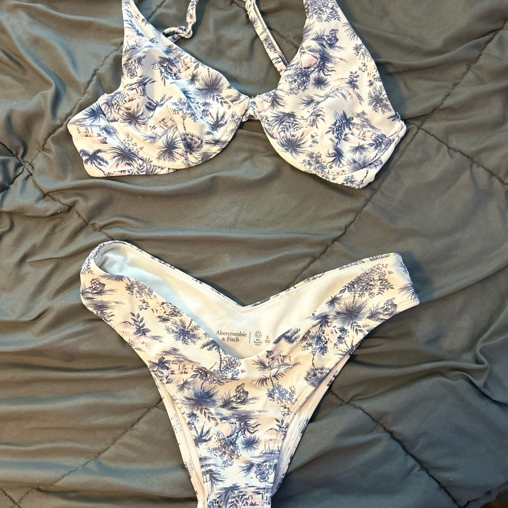 Abercrombie & Fitch Blue and White Floral Kids One Piece